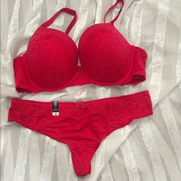 Torrid curve 44C plunge bra and size 3 thong bra and panty Set NWT - Picture 1 of 7